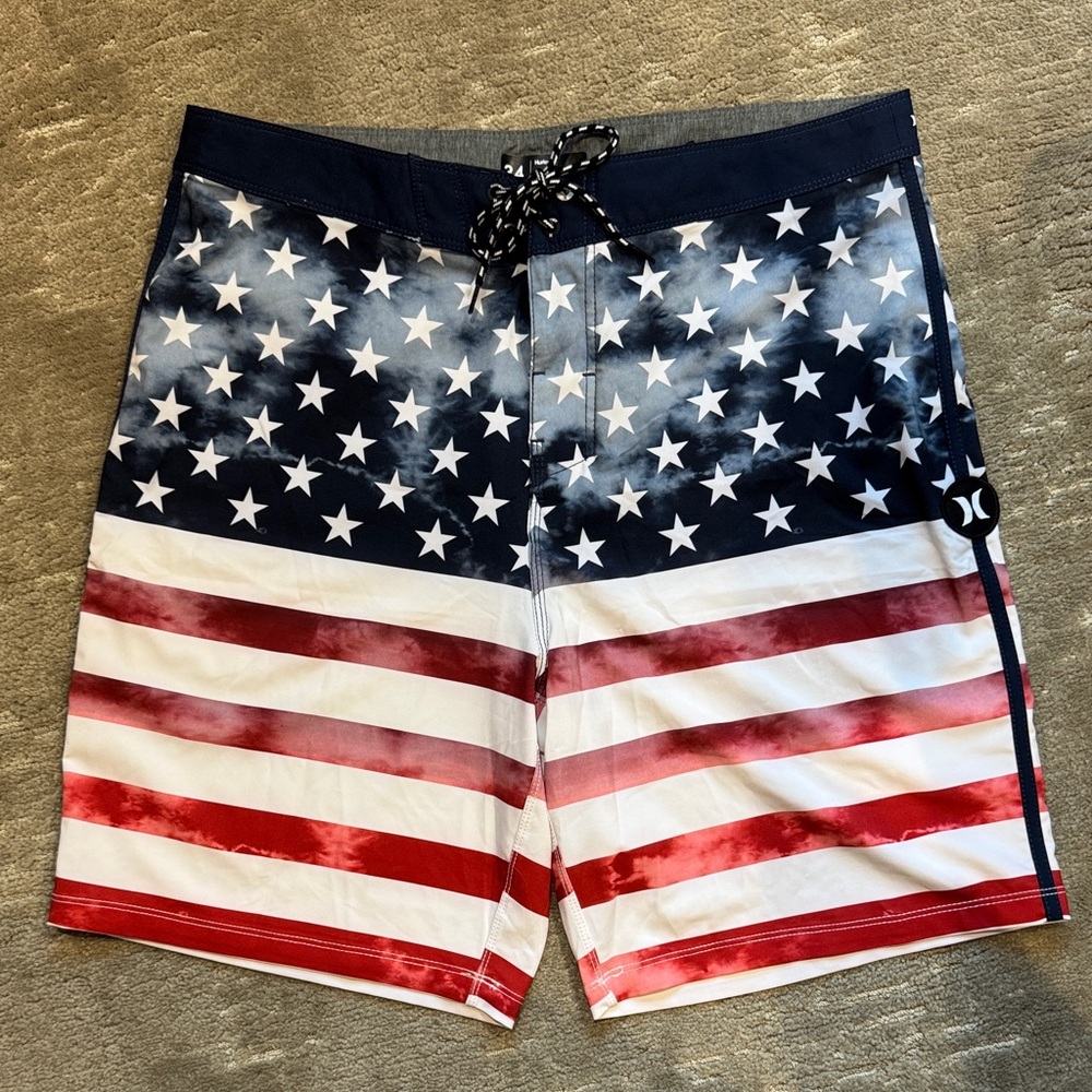 NWOT Hurley Men's Stars and Stripes Swim Shorts - 34